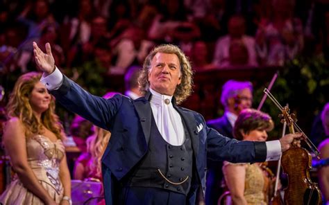 André Rieu's Maastricht Concert: A Symphony of Music, Laughter, and Dancing Shoes!