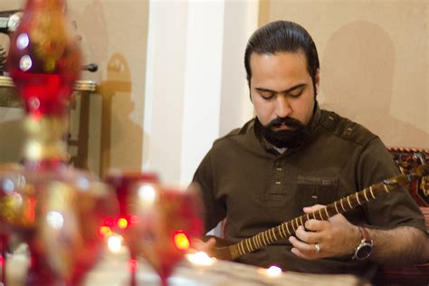  Vahid's Persian Nights Concert: A Magical Fusion of Music and Controversy?